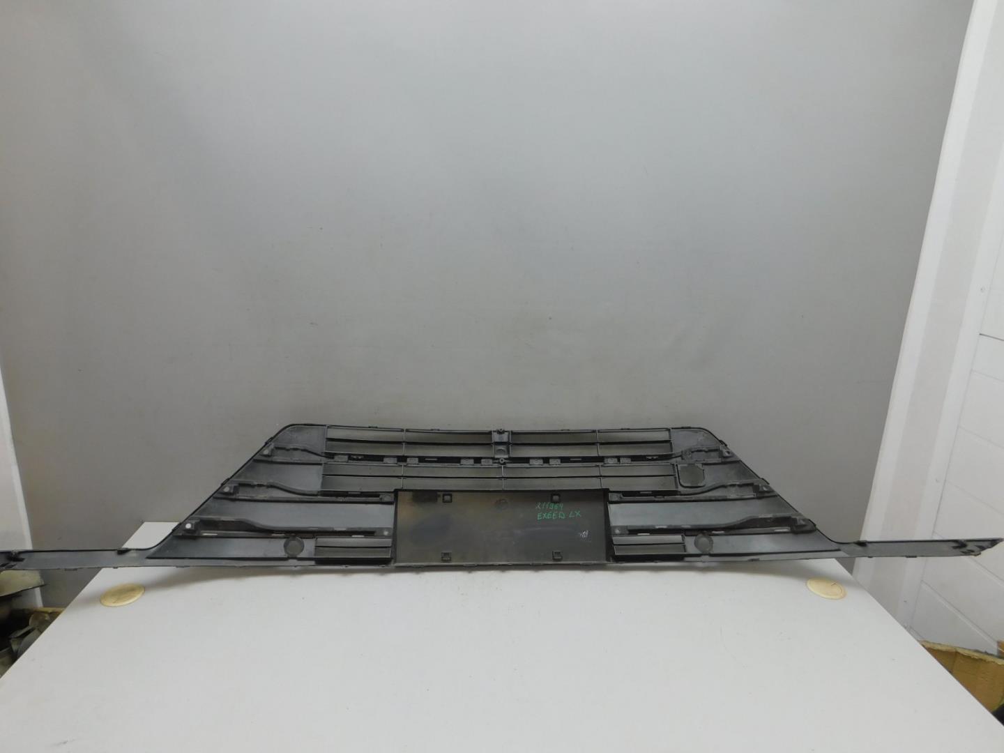 Решетка в бампер центральная