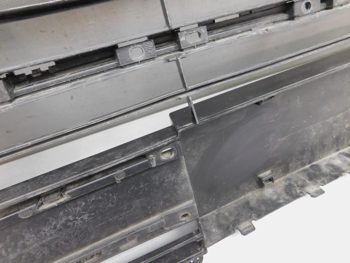 Решетка в бампер центральная