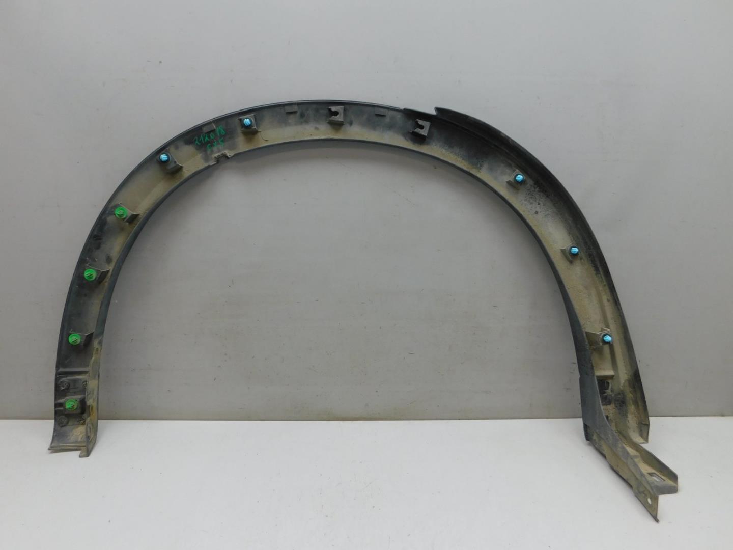 Накладка заднего крыла левого