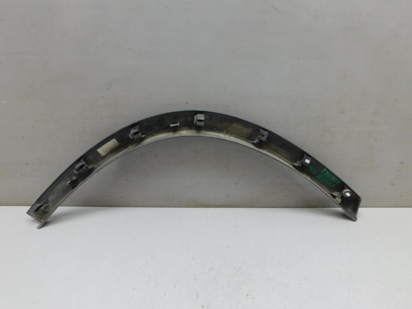 Накладка заднего крыла левого