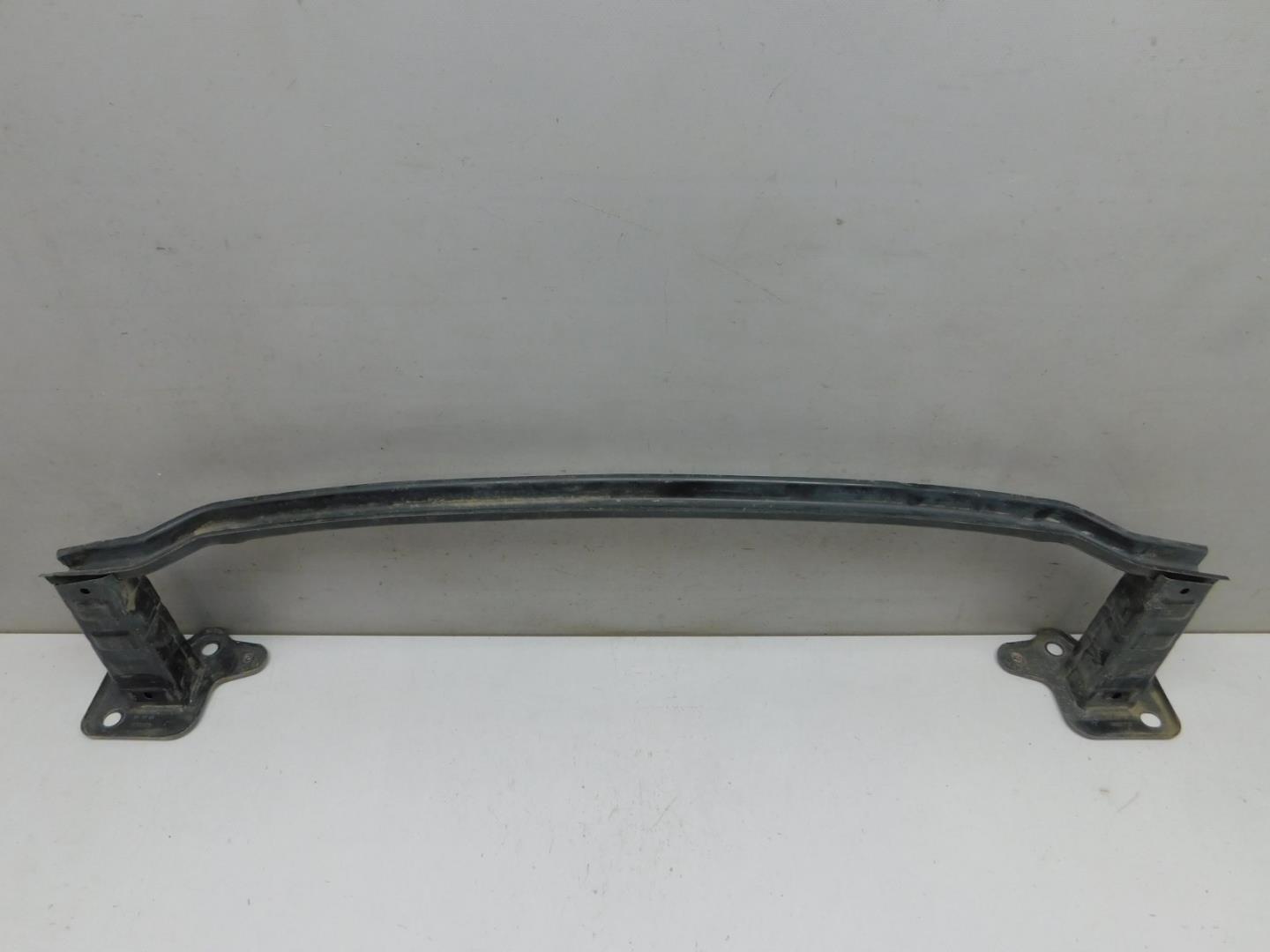 Усилитель переднего бампера