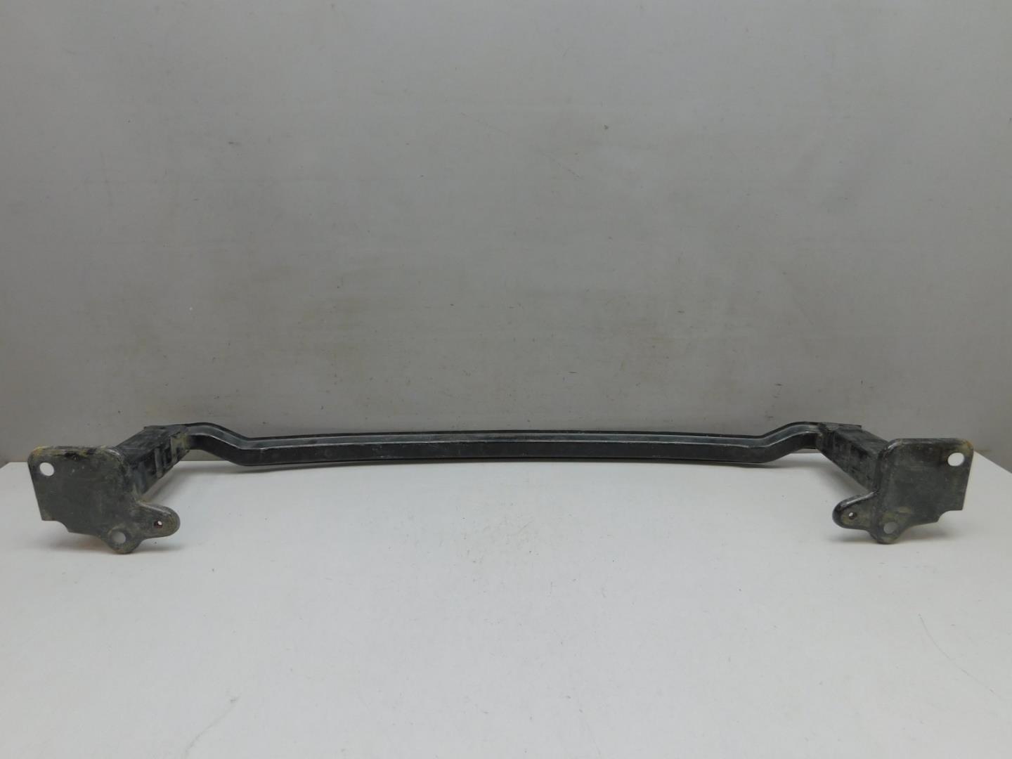 Усилитель переднего бампера