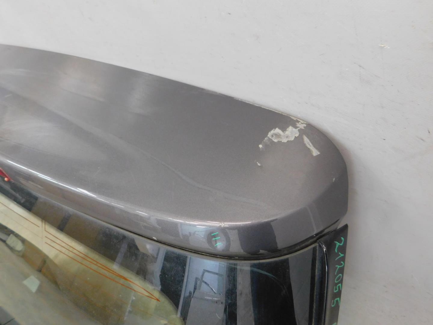 Дверь багажника