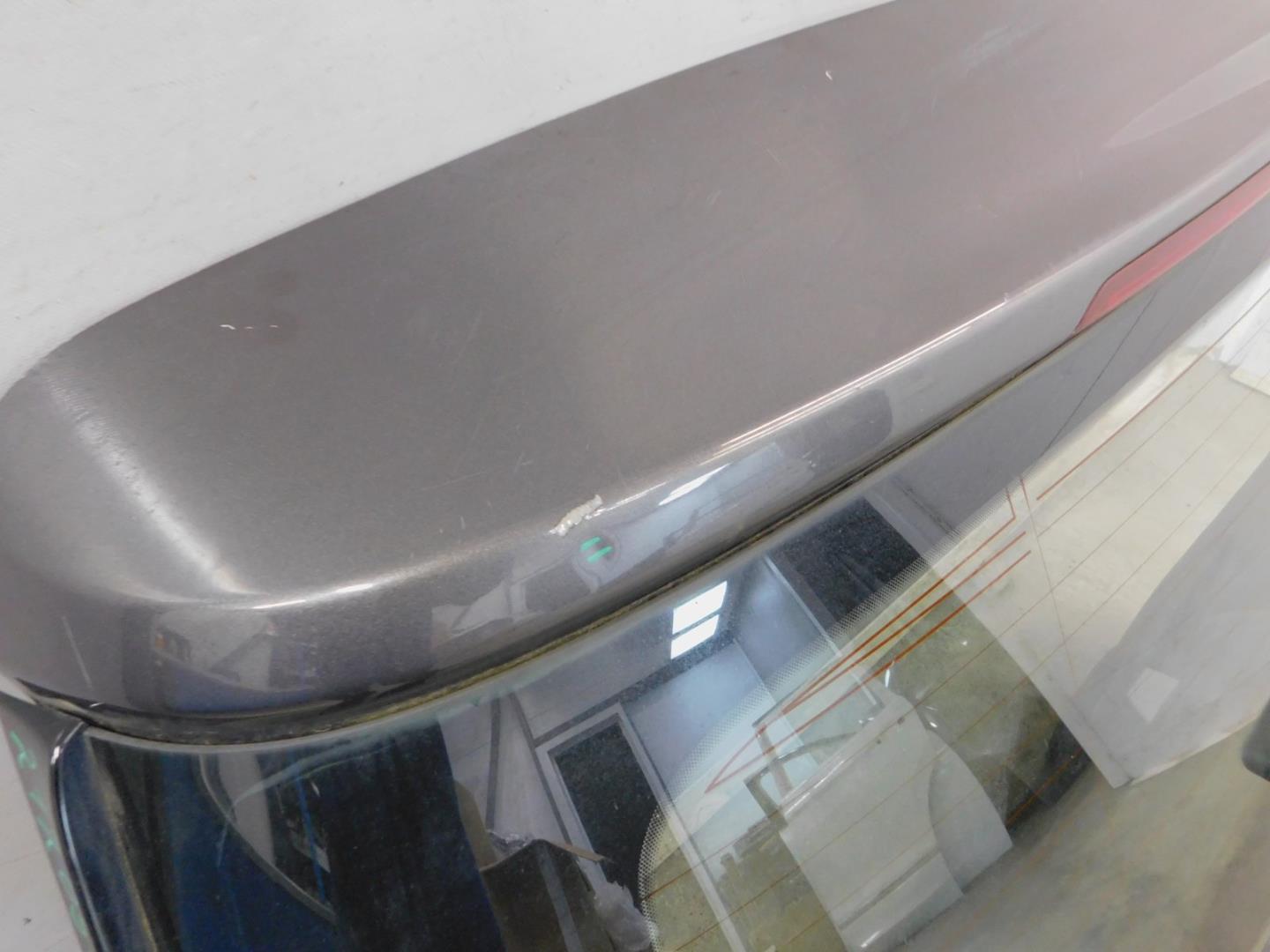 Дверь багажника