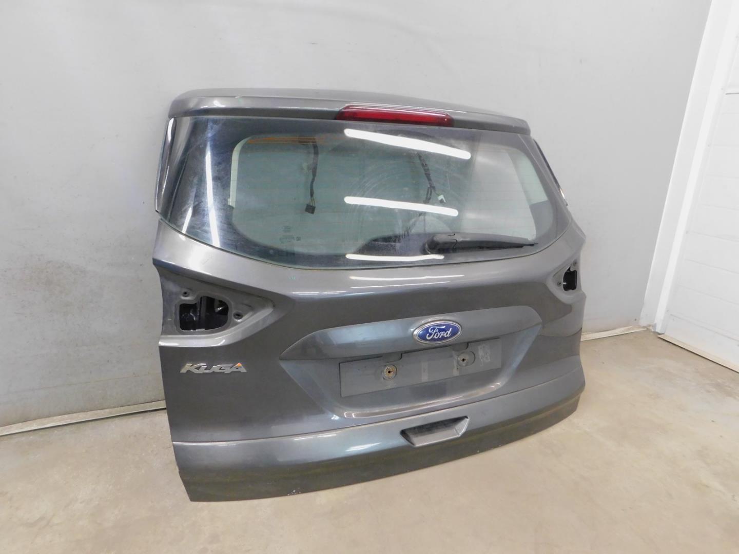 Дверь багажника