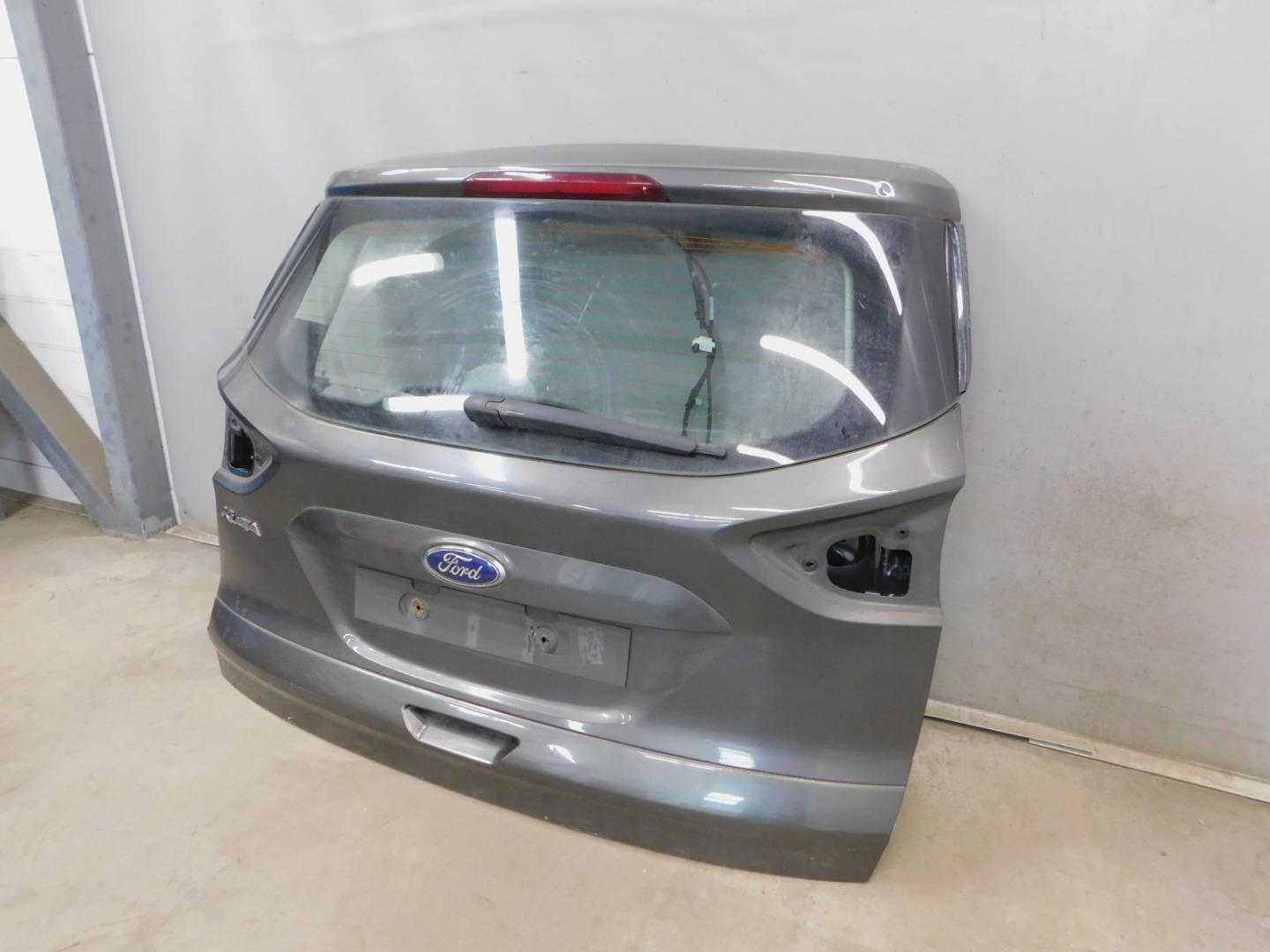 Дверь багажника