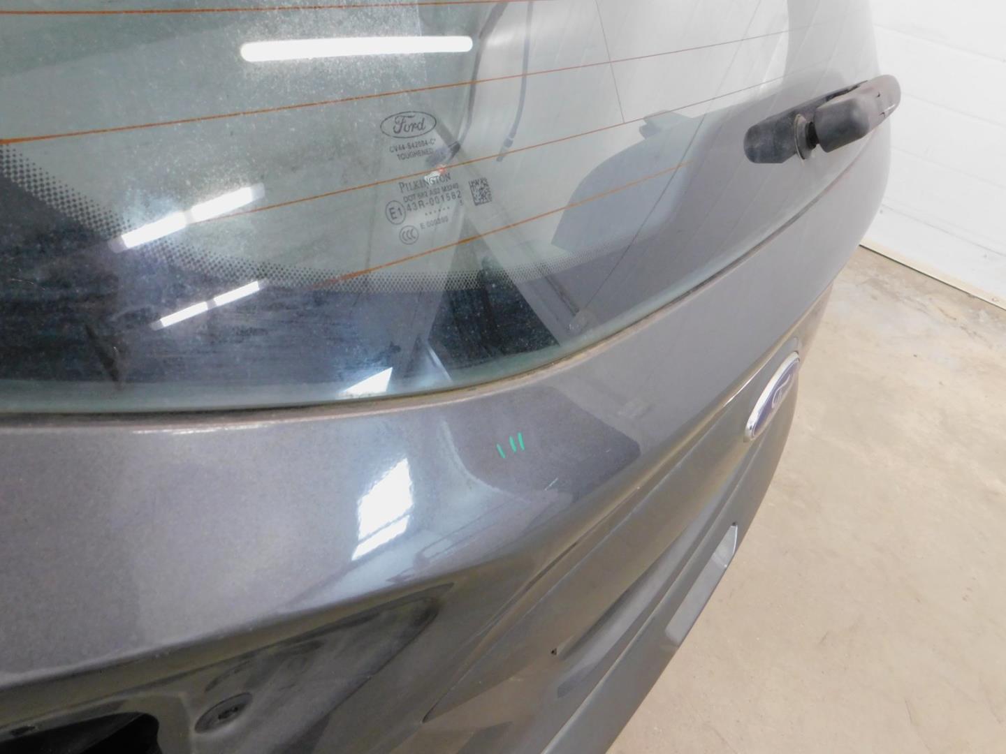 Дверь багажника