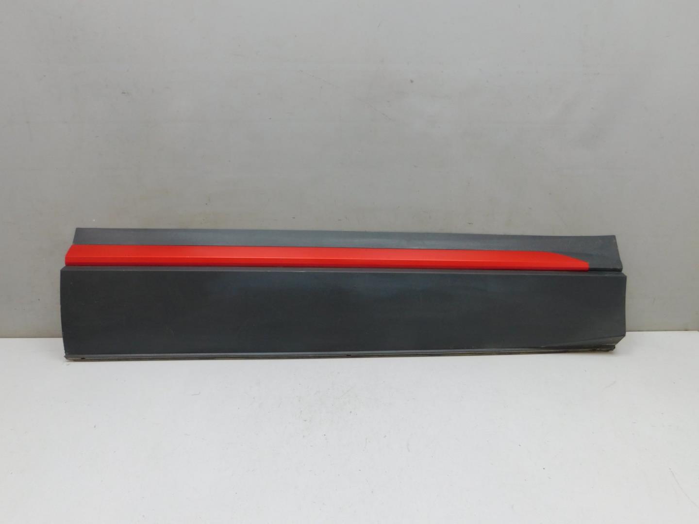 Накладка двери передней правой