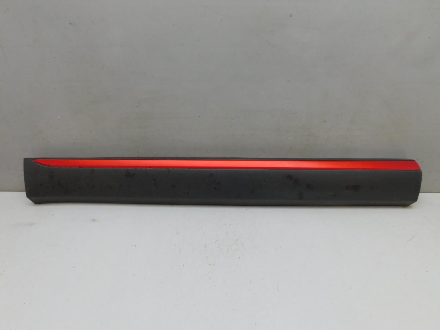 Накладка двери передней левой