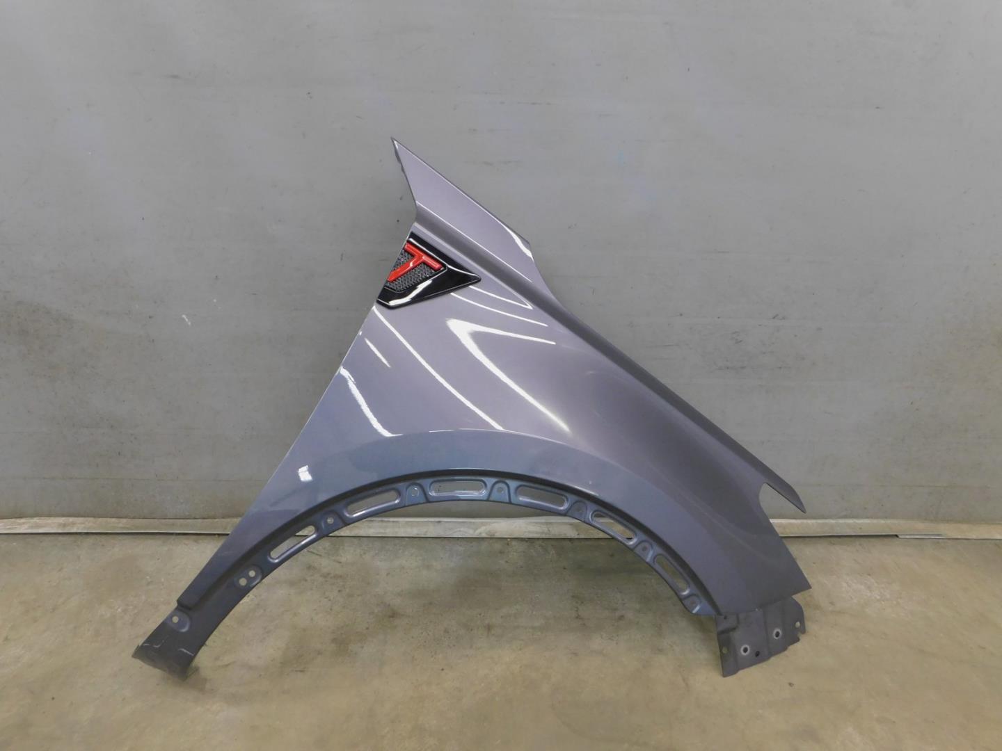 Крыло переднее правое