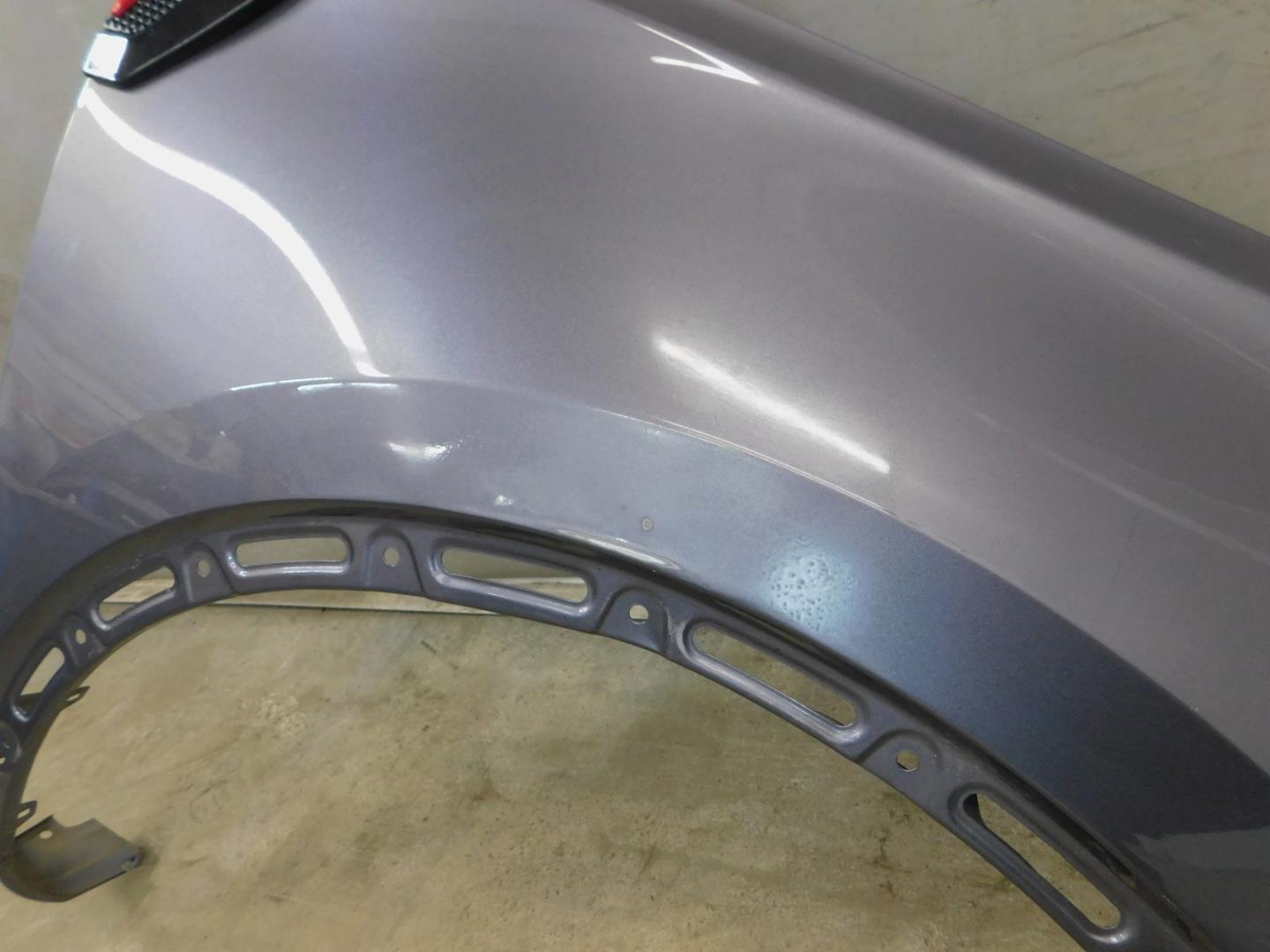 Крыло переднее правое