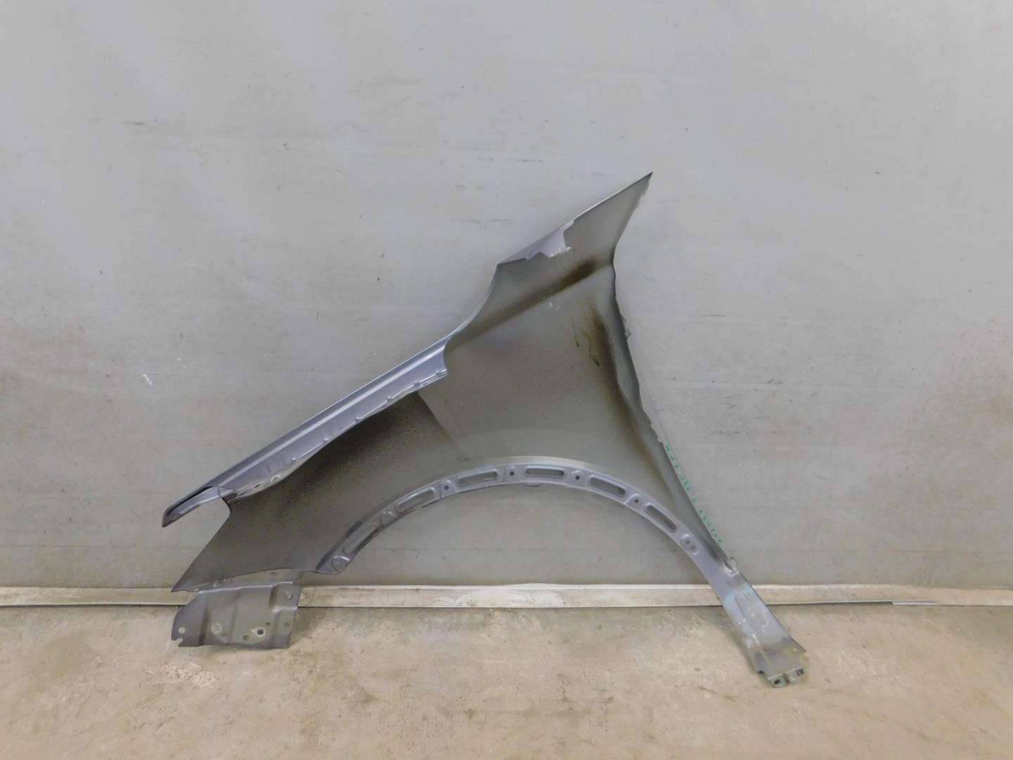 Крыло переднее правое