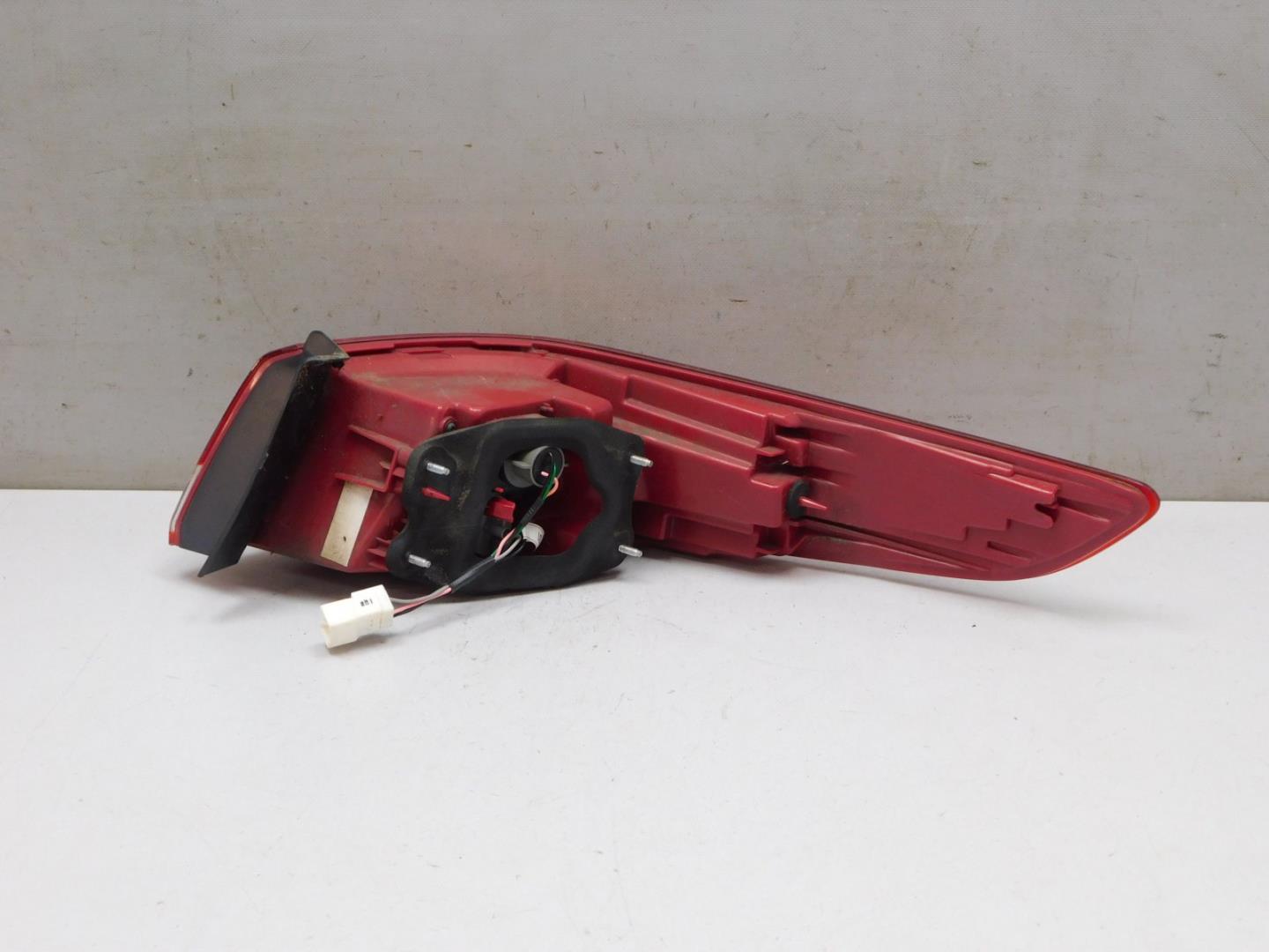 Фонарь задний наружный левый