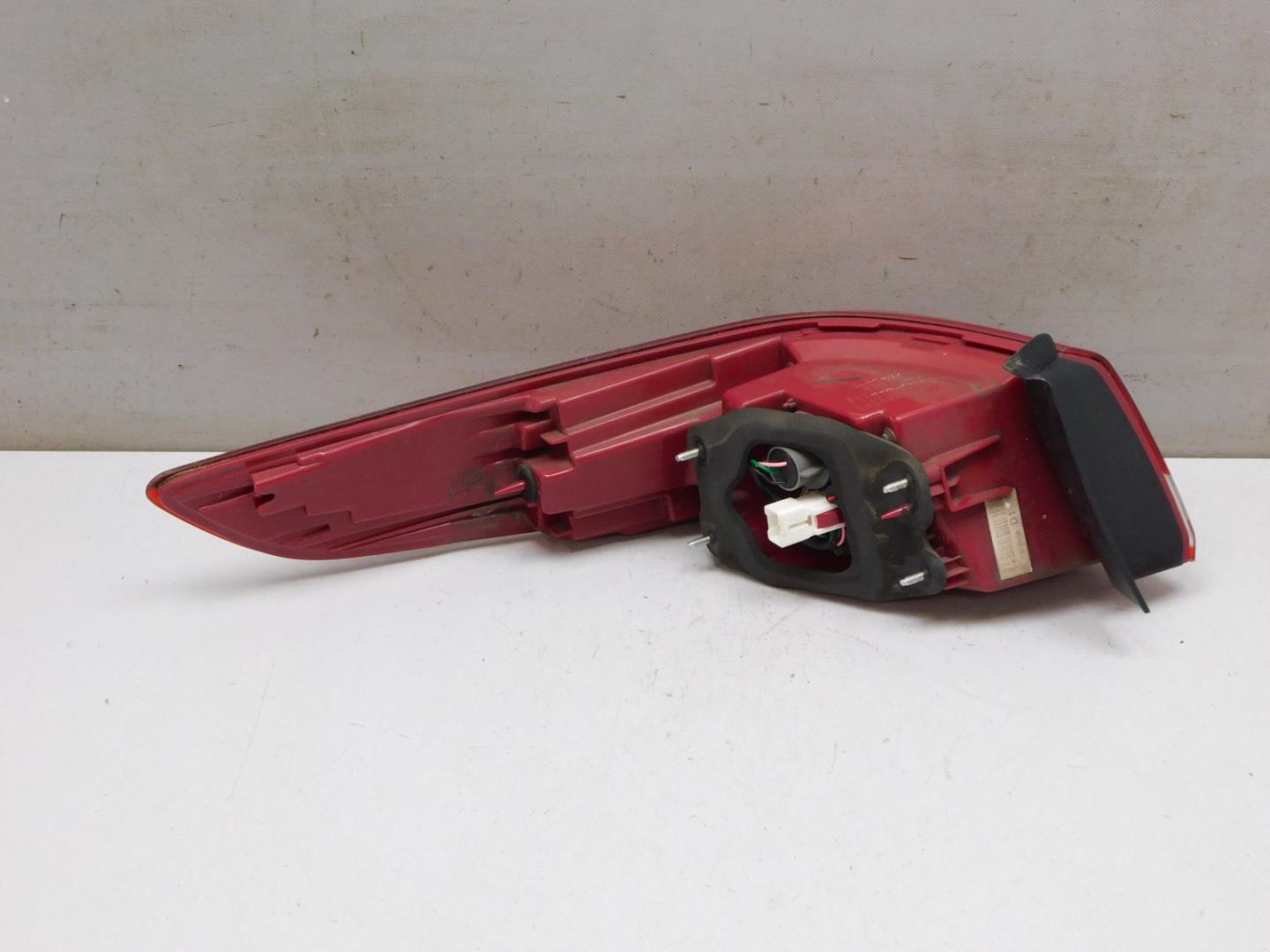 Фонарь задний наружный правый