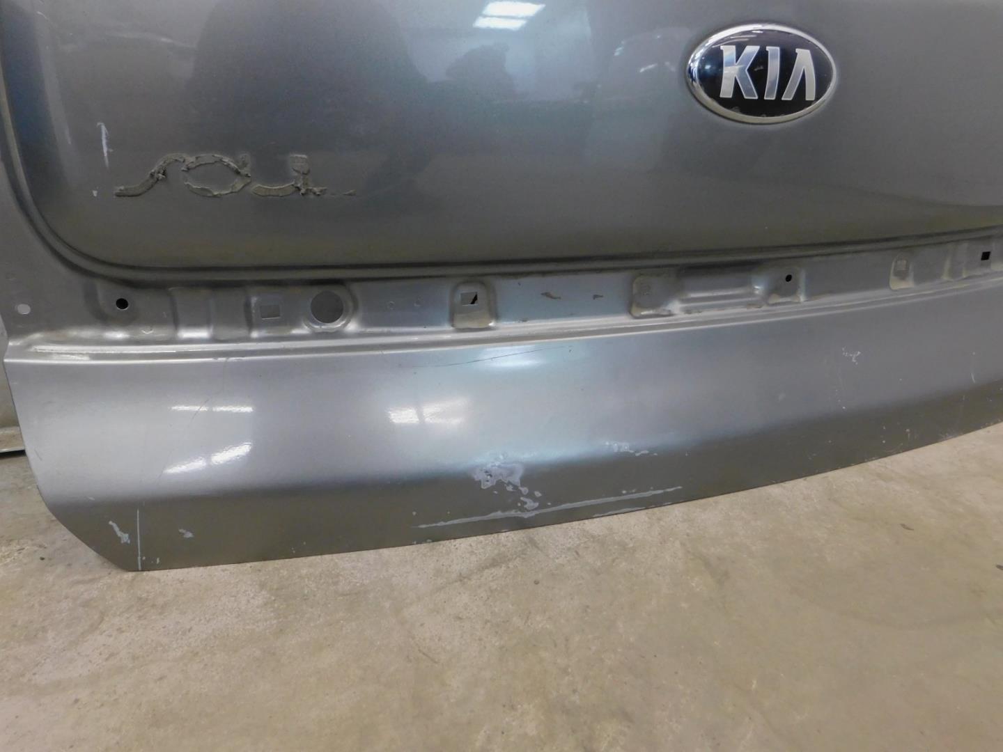 Дверь багажника