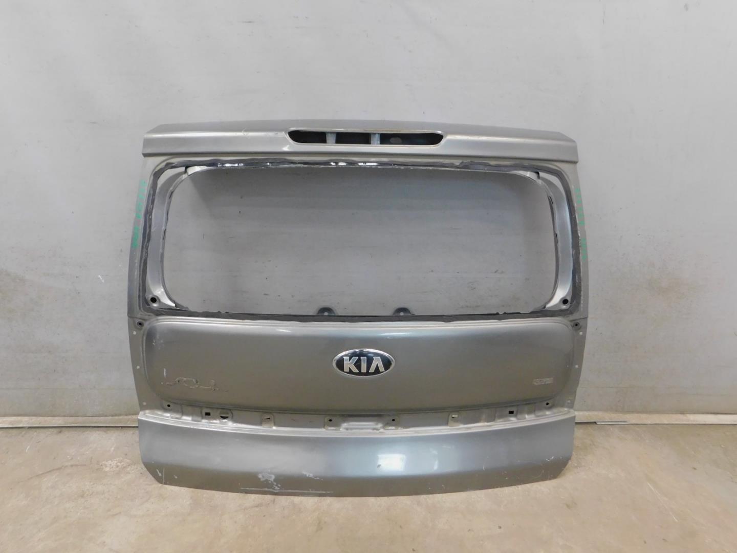 Дверь багажника