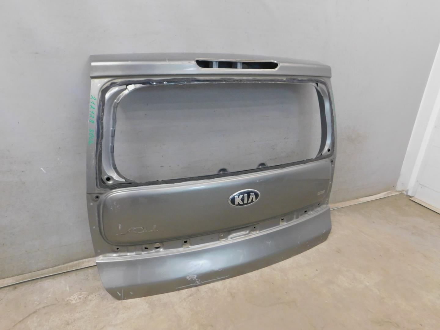 Дверь багажника