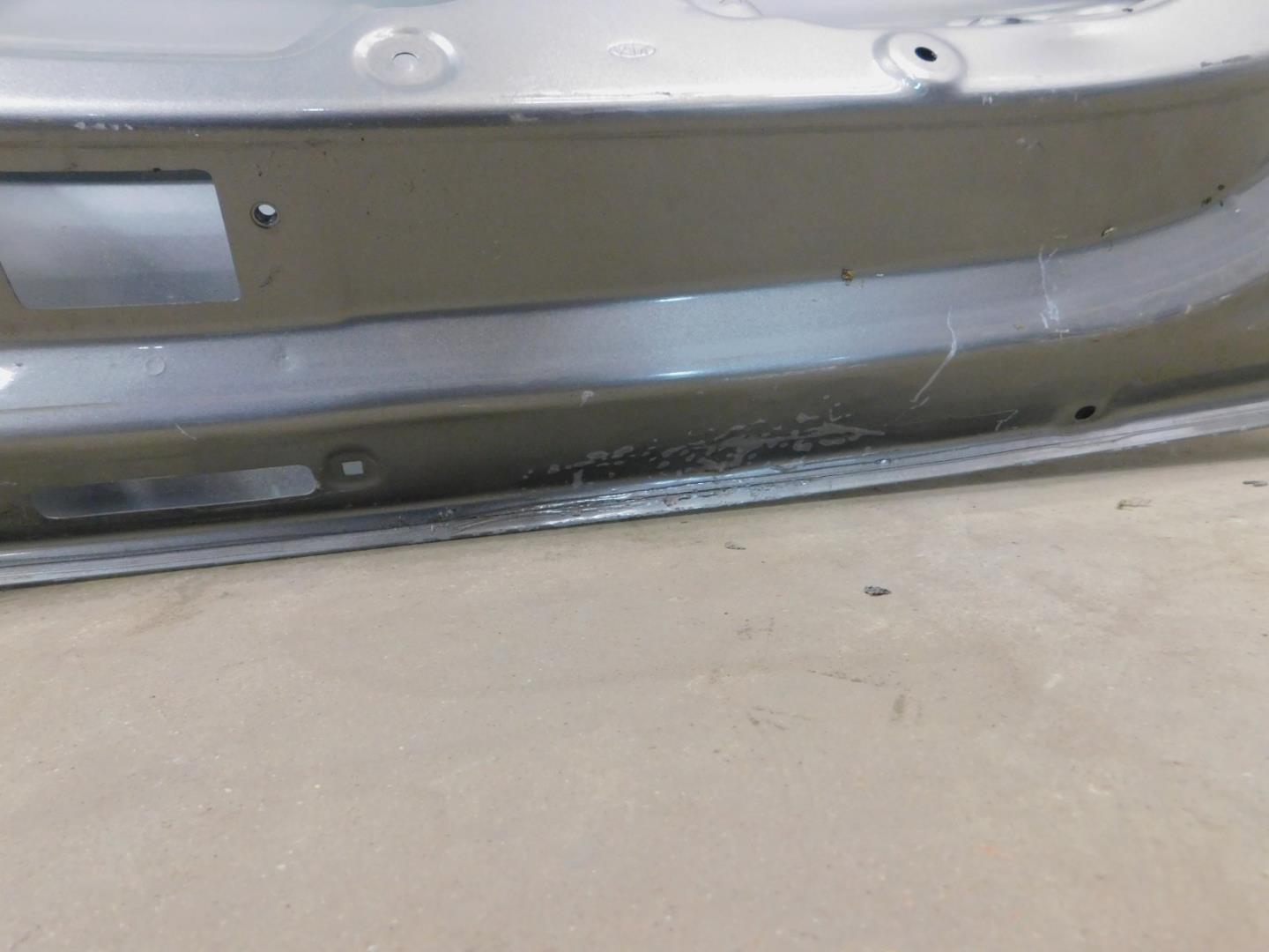 Дверь багажника