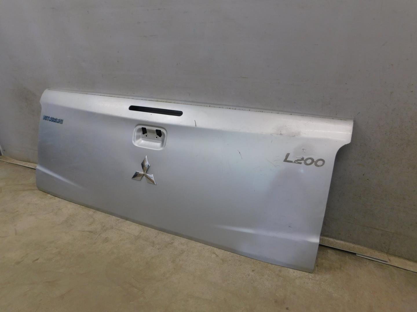 Дверь багажника нижняя (борт)