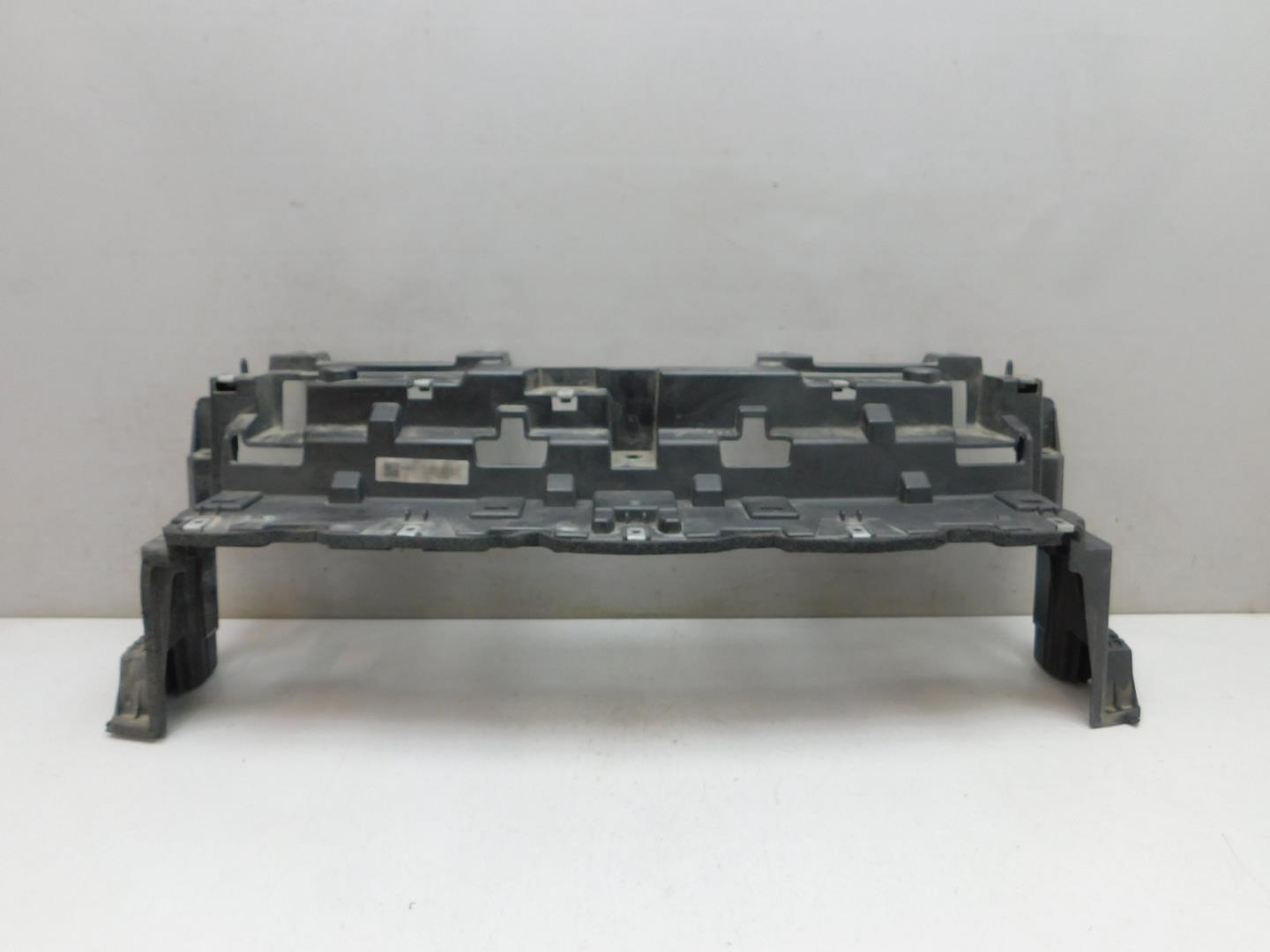 Кронштейн переднего бампера