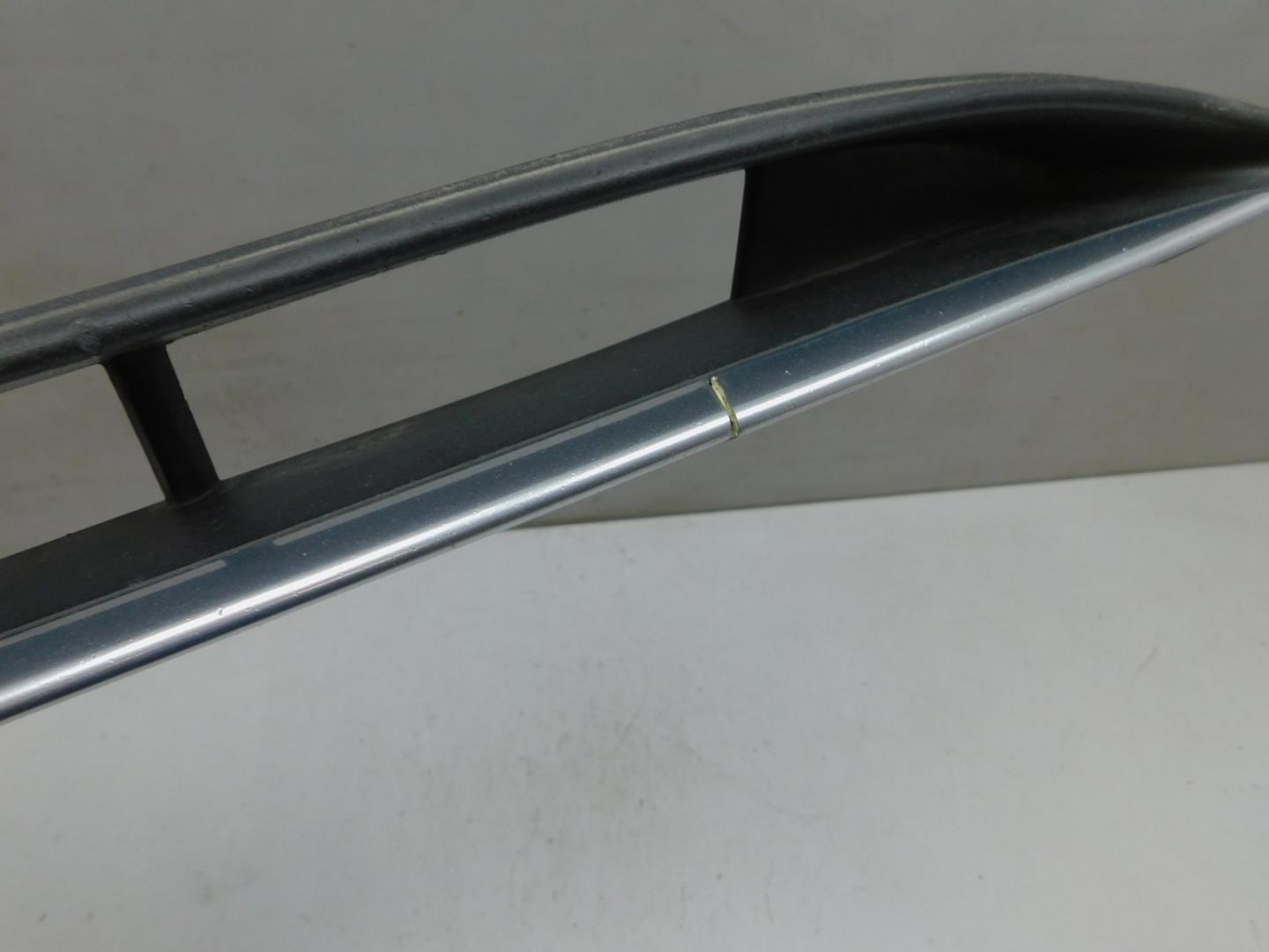 Решетка в бампер центральная