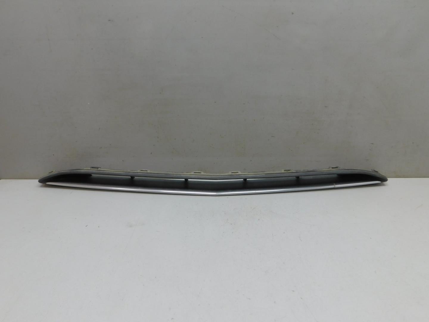 Решетка в бампер центральная