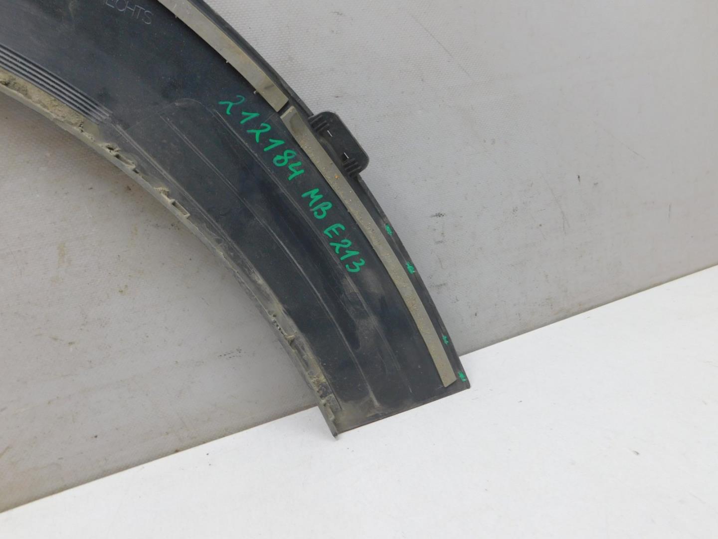 Накладка заднего крыла правого