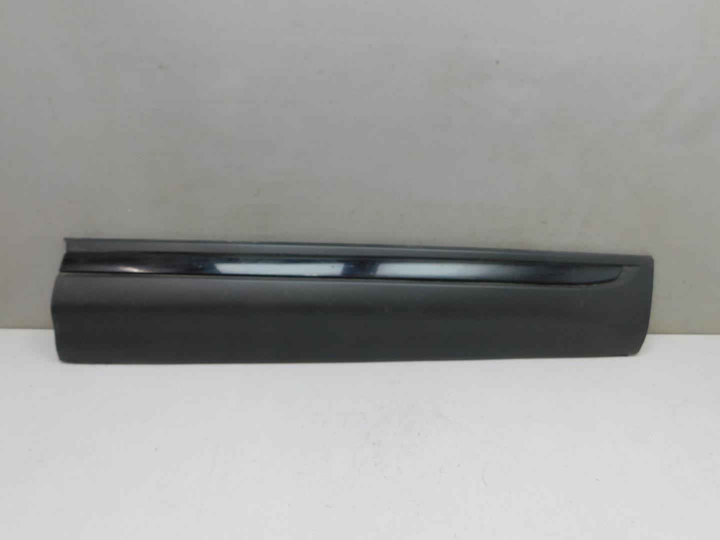 Накладка двери передней правой