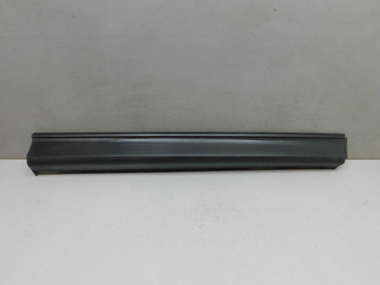 Накладка двери передней правой