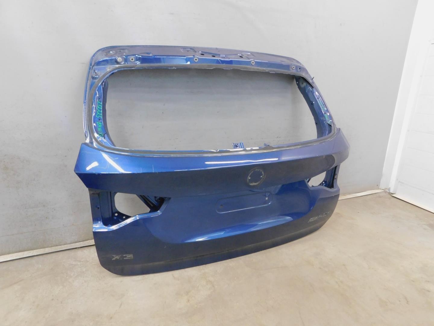 Дверь багажника