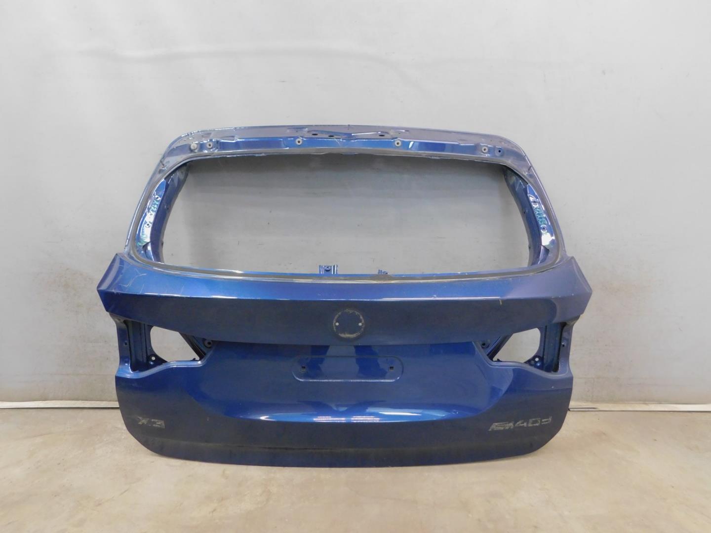 Дверь багажника