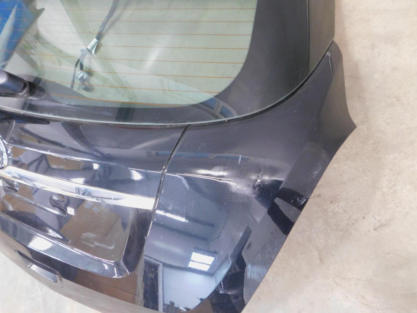 Дверь багажника