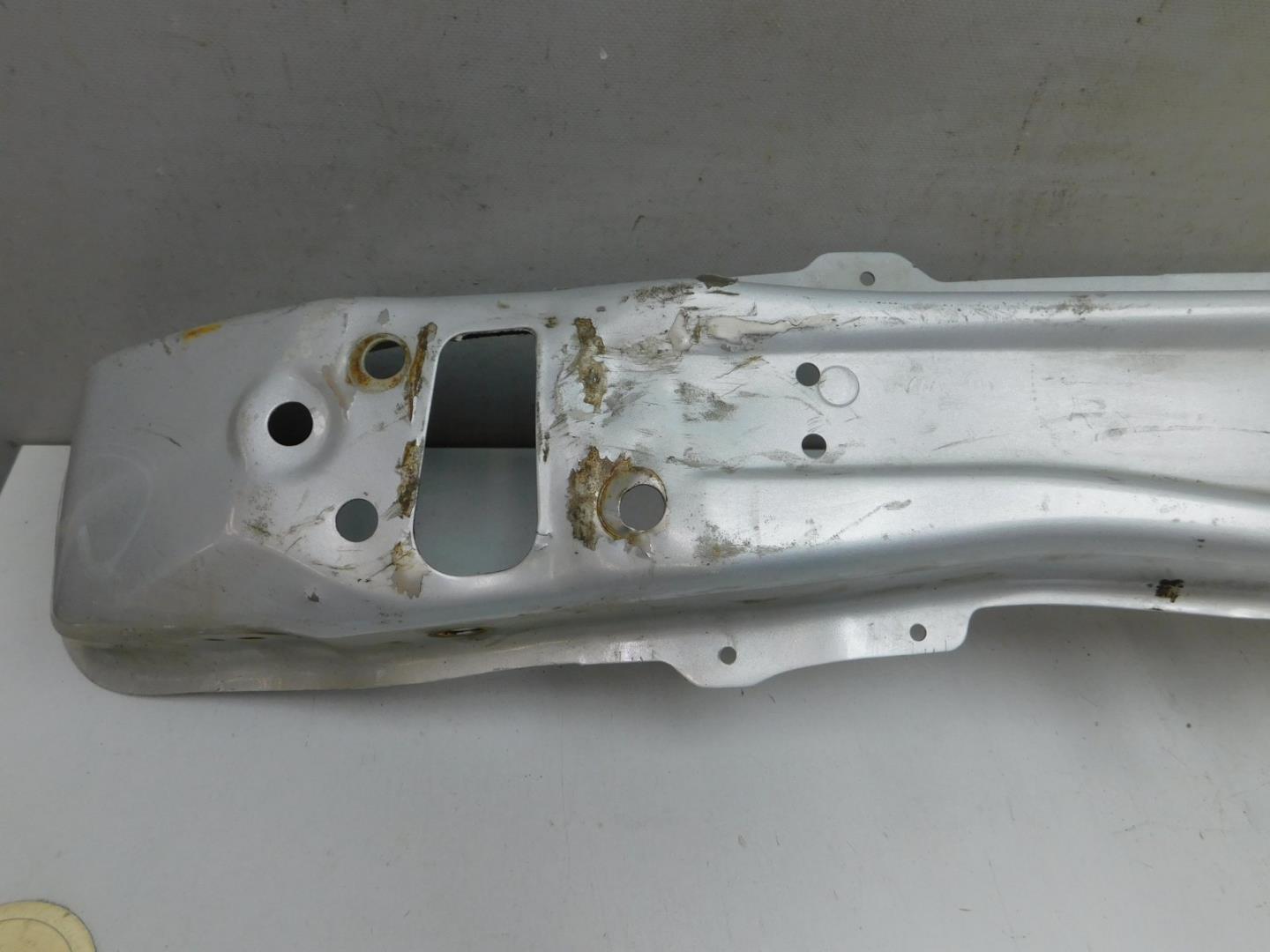 Усилитель переднего бампера