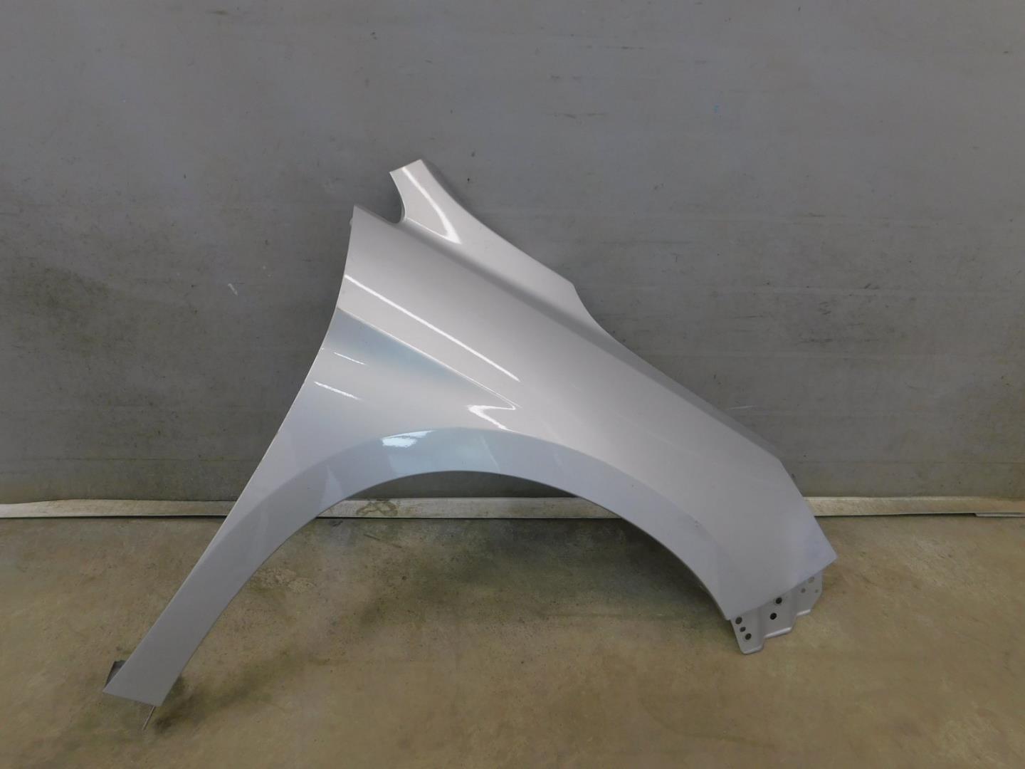 Крыло переднее правое