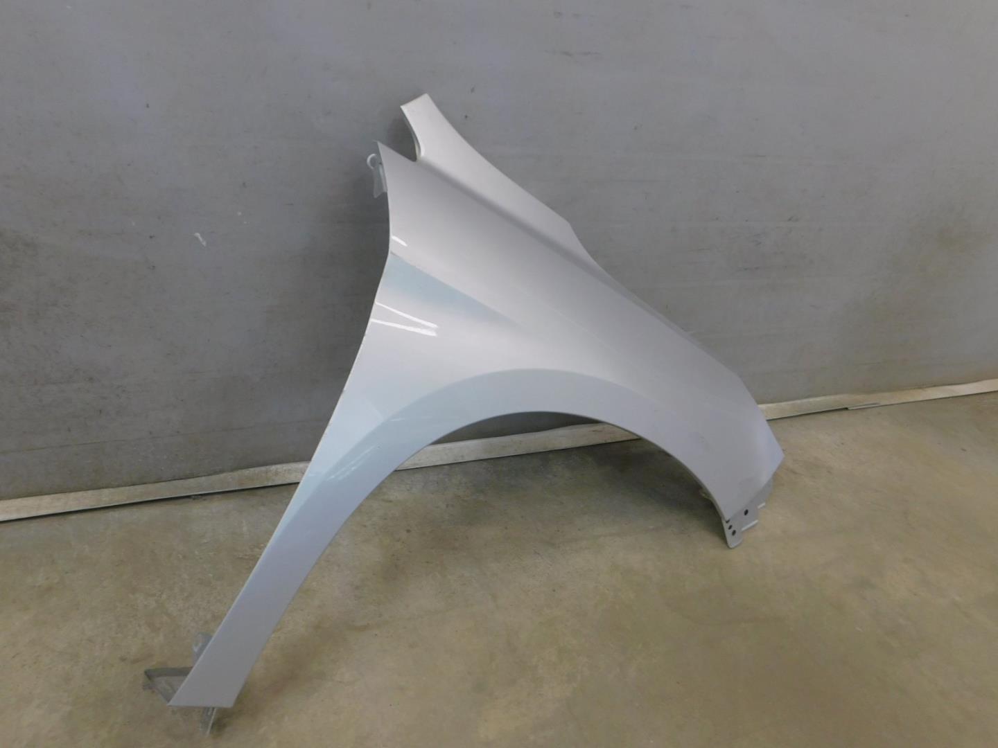 Крыло переднее правое