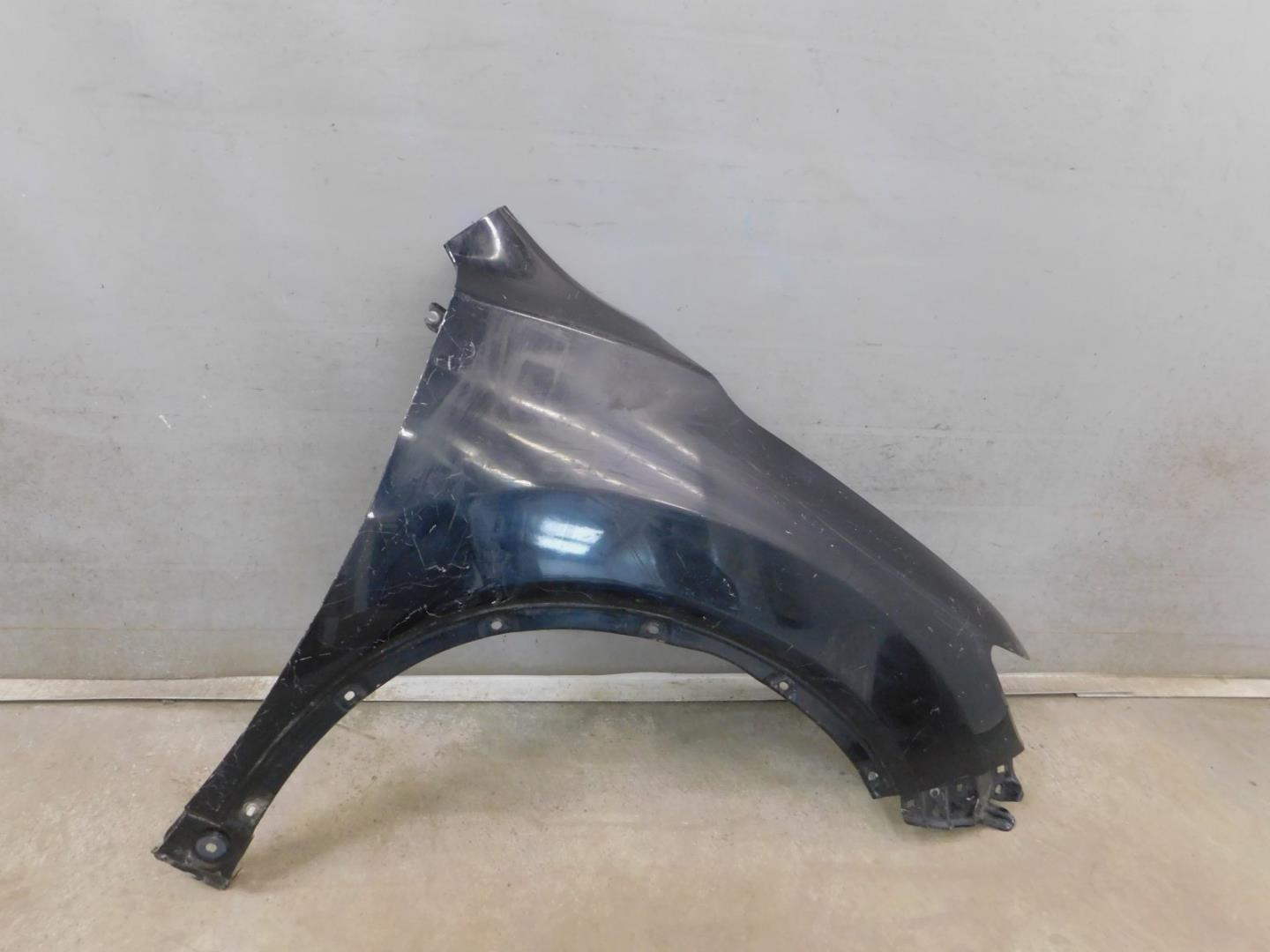 Крыло переднее правое