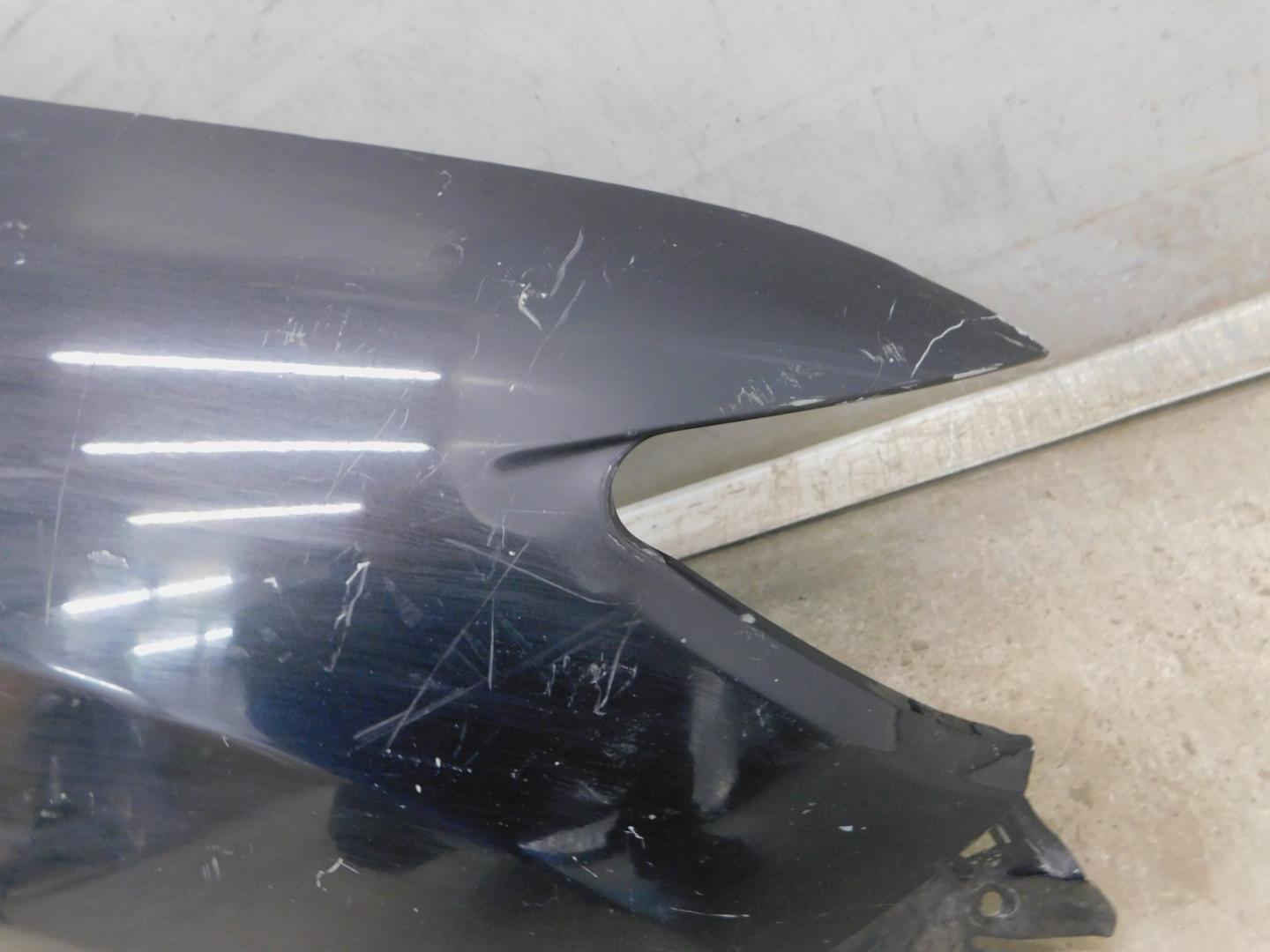 Крыло переднее правое