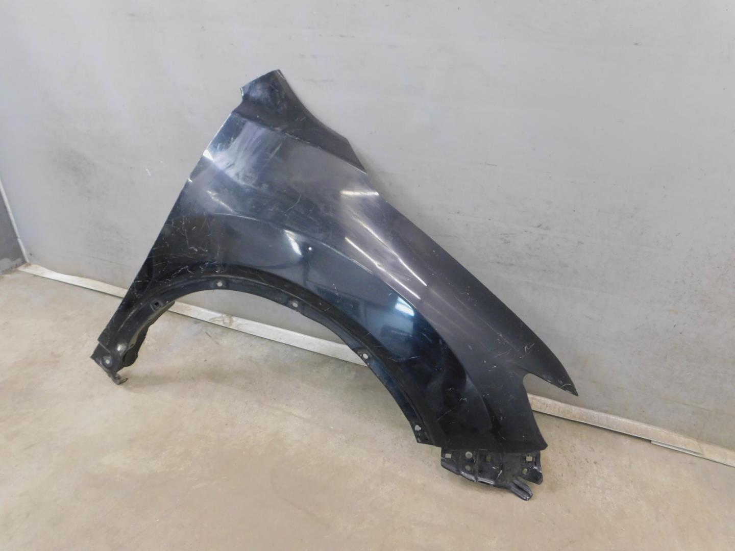 Крыло переднее правое