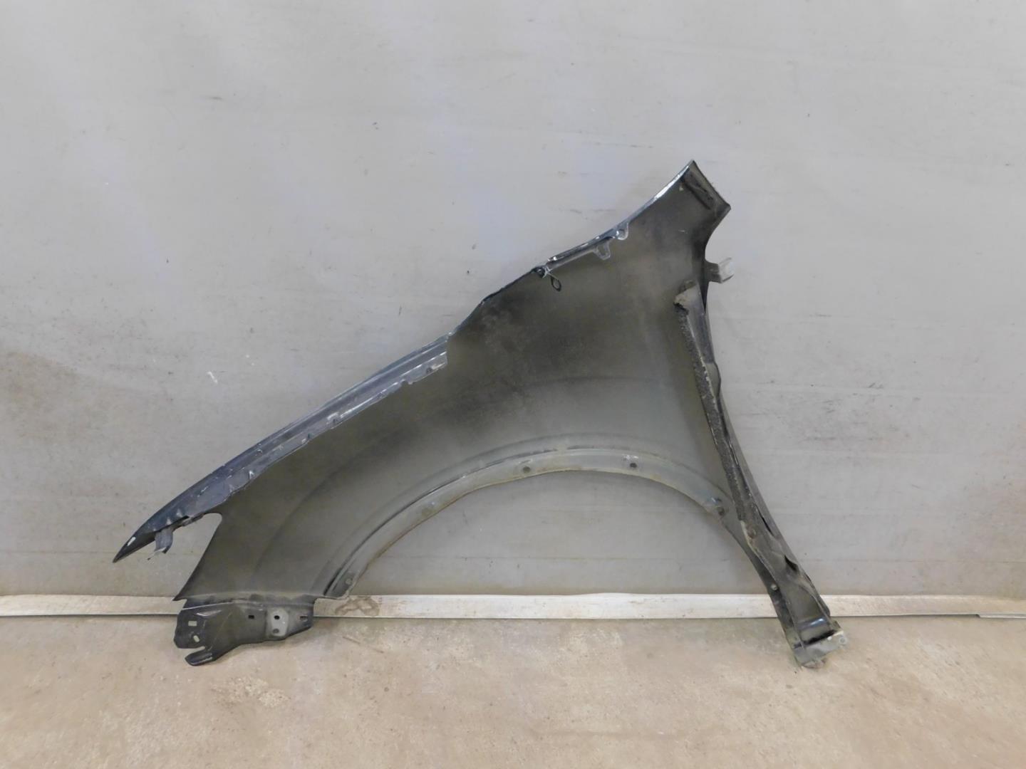 Крыло переднее правое