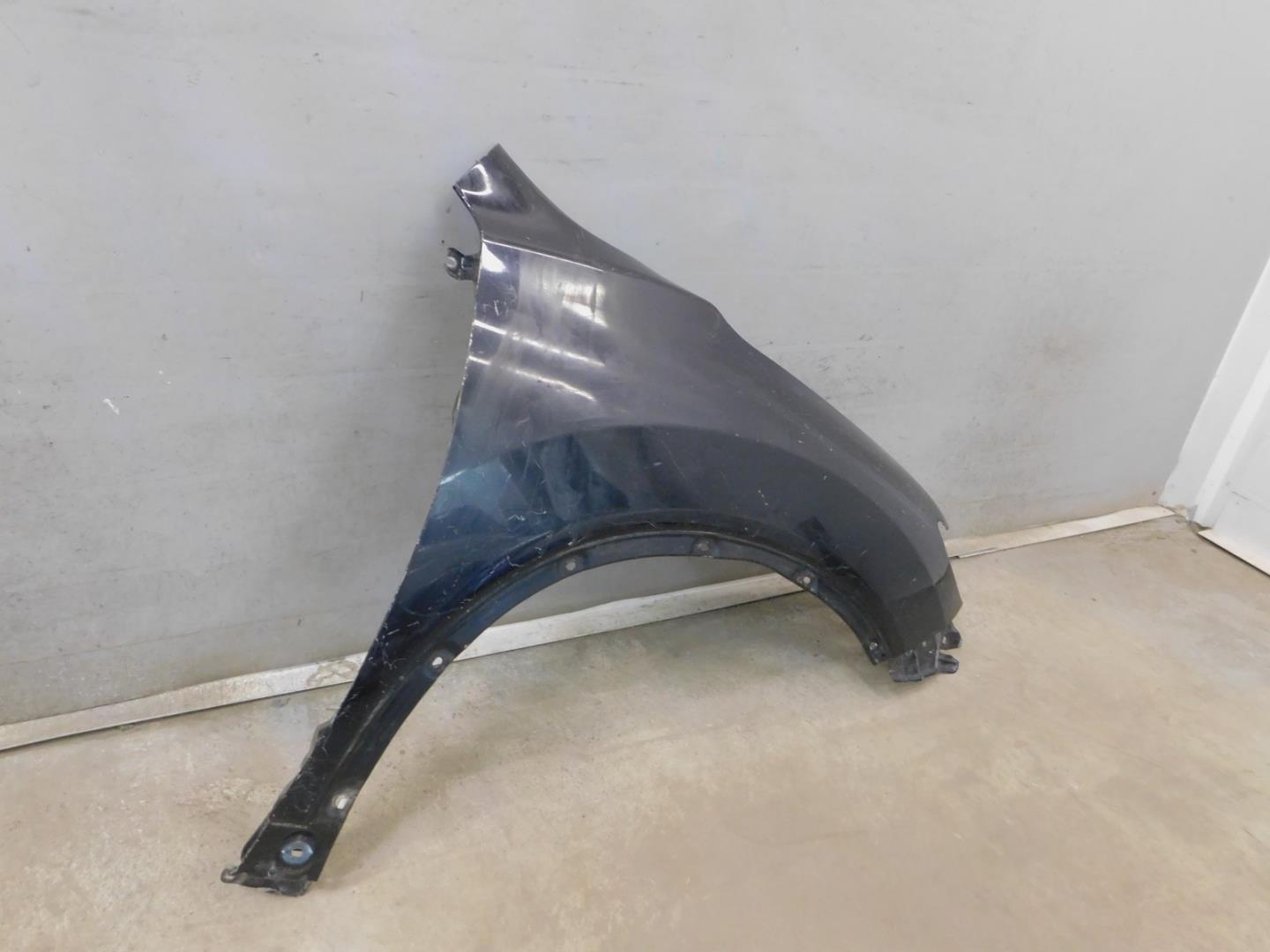 Крыло переднее правое