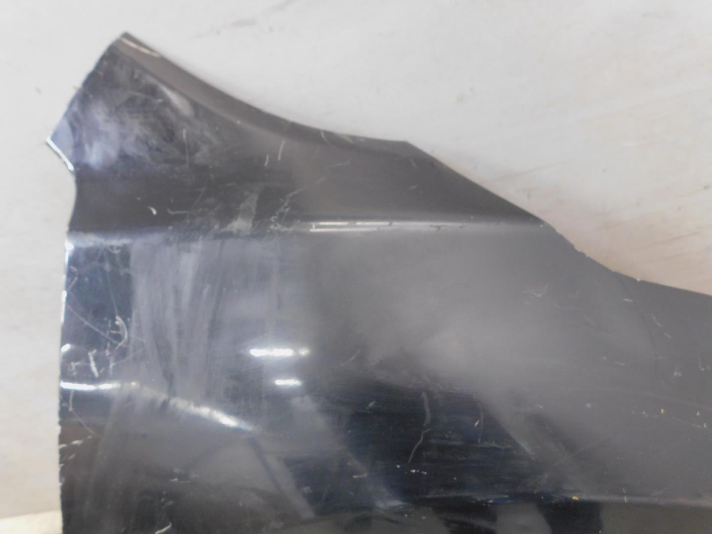 Крыло переднее правое