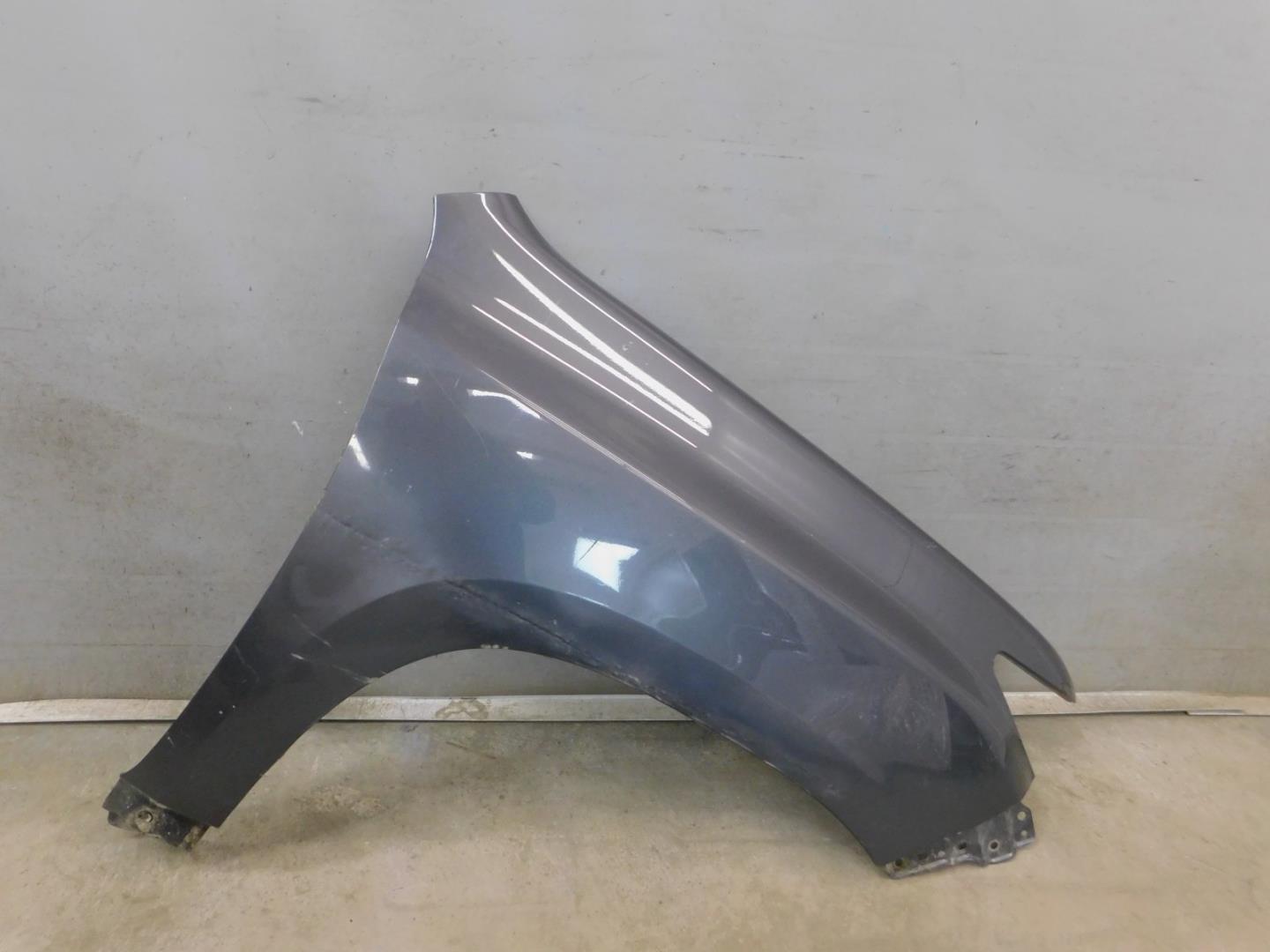 Крыло переднее правое