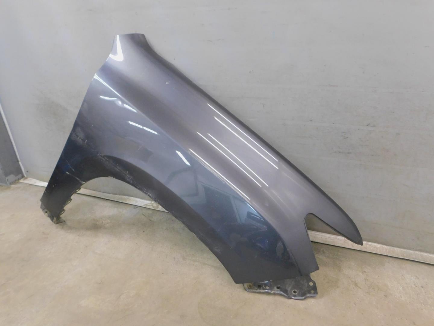 Крыло переднее правое