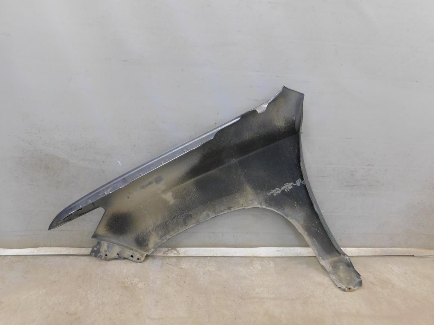 Крыло переднее правое