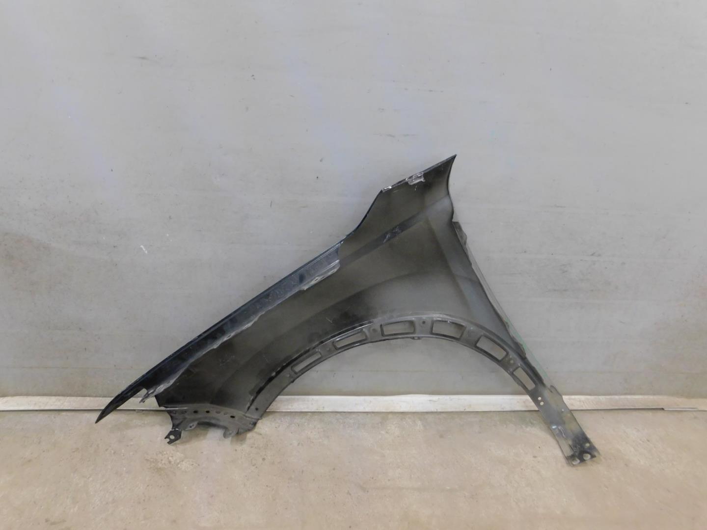 Крыло переднее правое