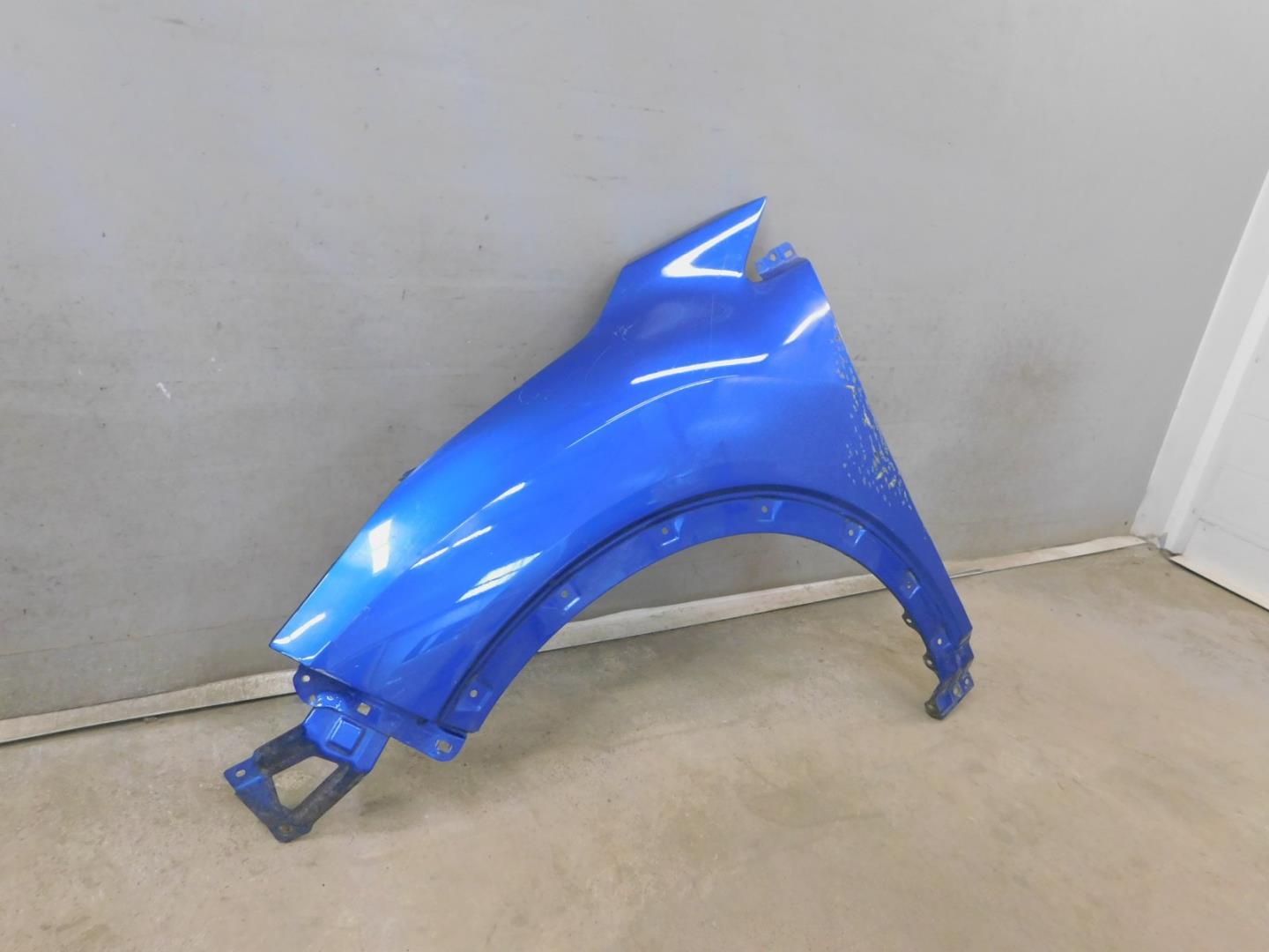 Крыло переднее левое