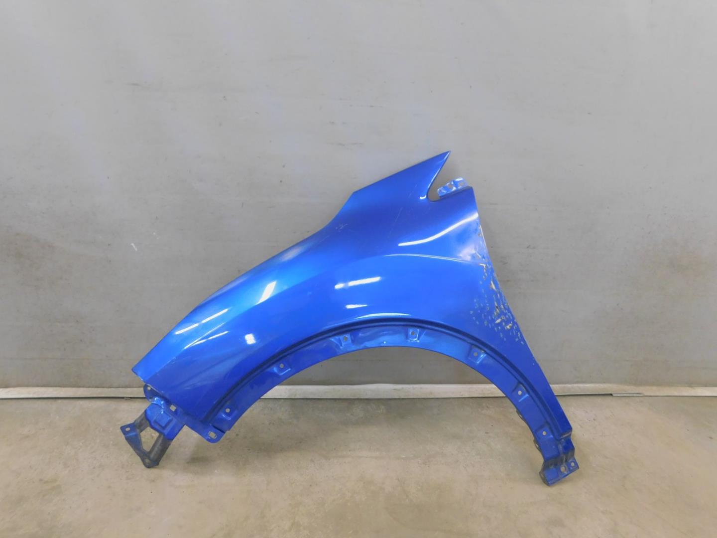 Крыло переднее левое