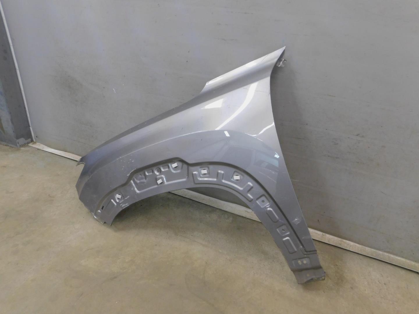 Крыло переднее левое