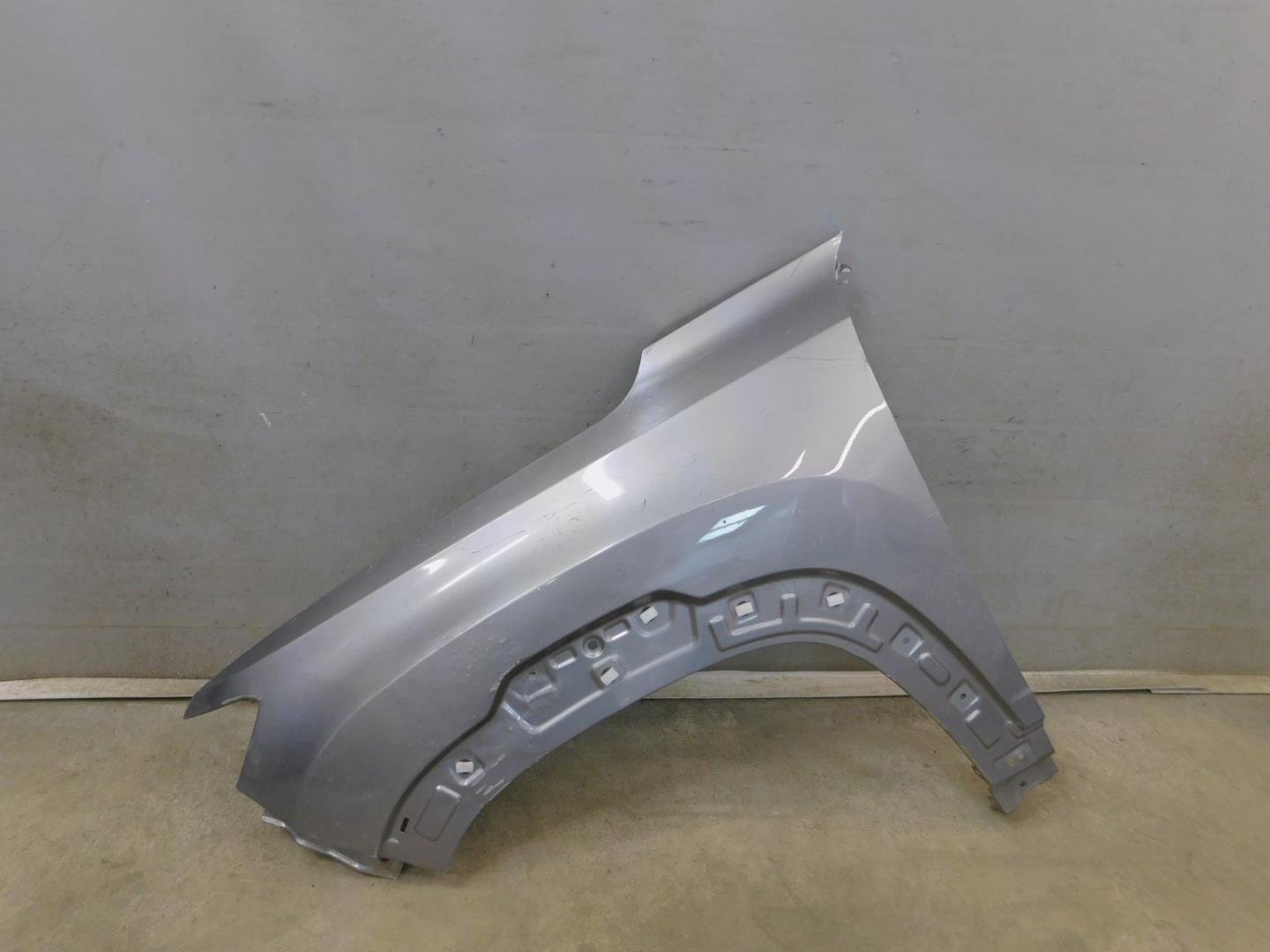 Крыло переднее левое