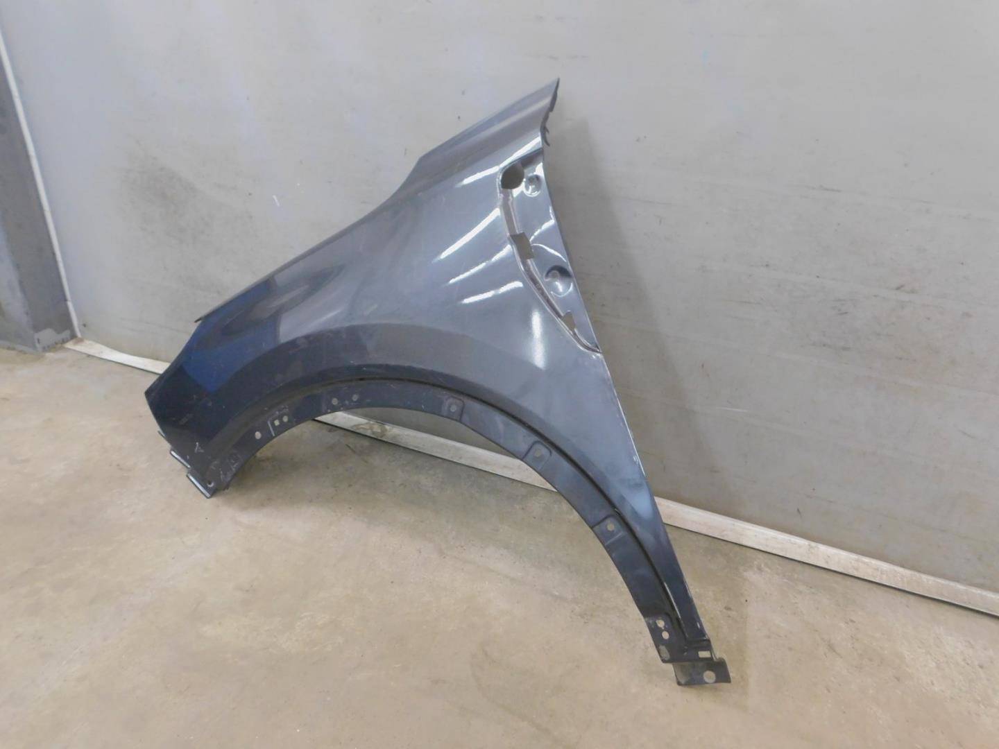 Крыло переднее левое